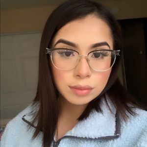 Meet your Posher, Zaira